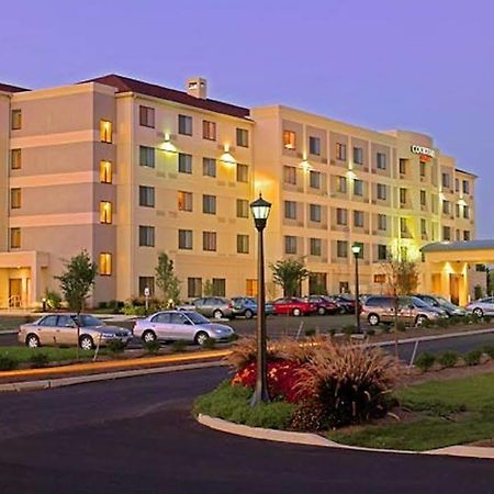 Courtyard Lancaster Hotel Fertility Екстериор снимка