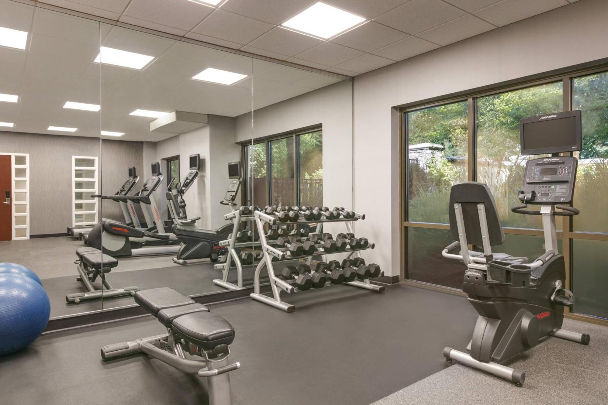 Courtyard Lancaster Hotel Fertility Екстериор снимка