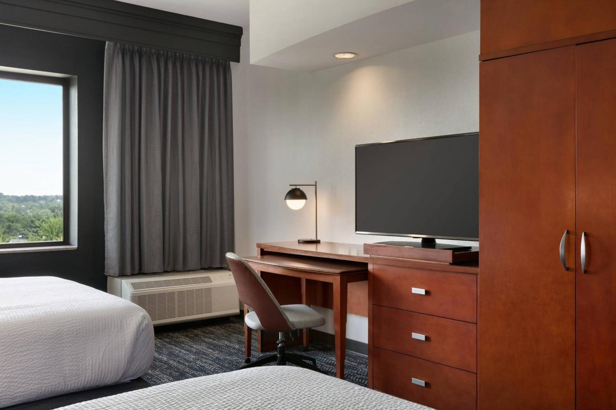 Courtyard Lancaster Hotel Fertility Екстериор снимка