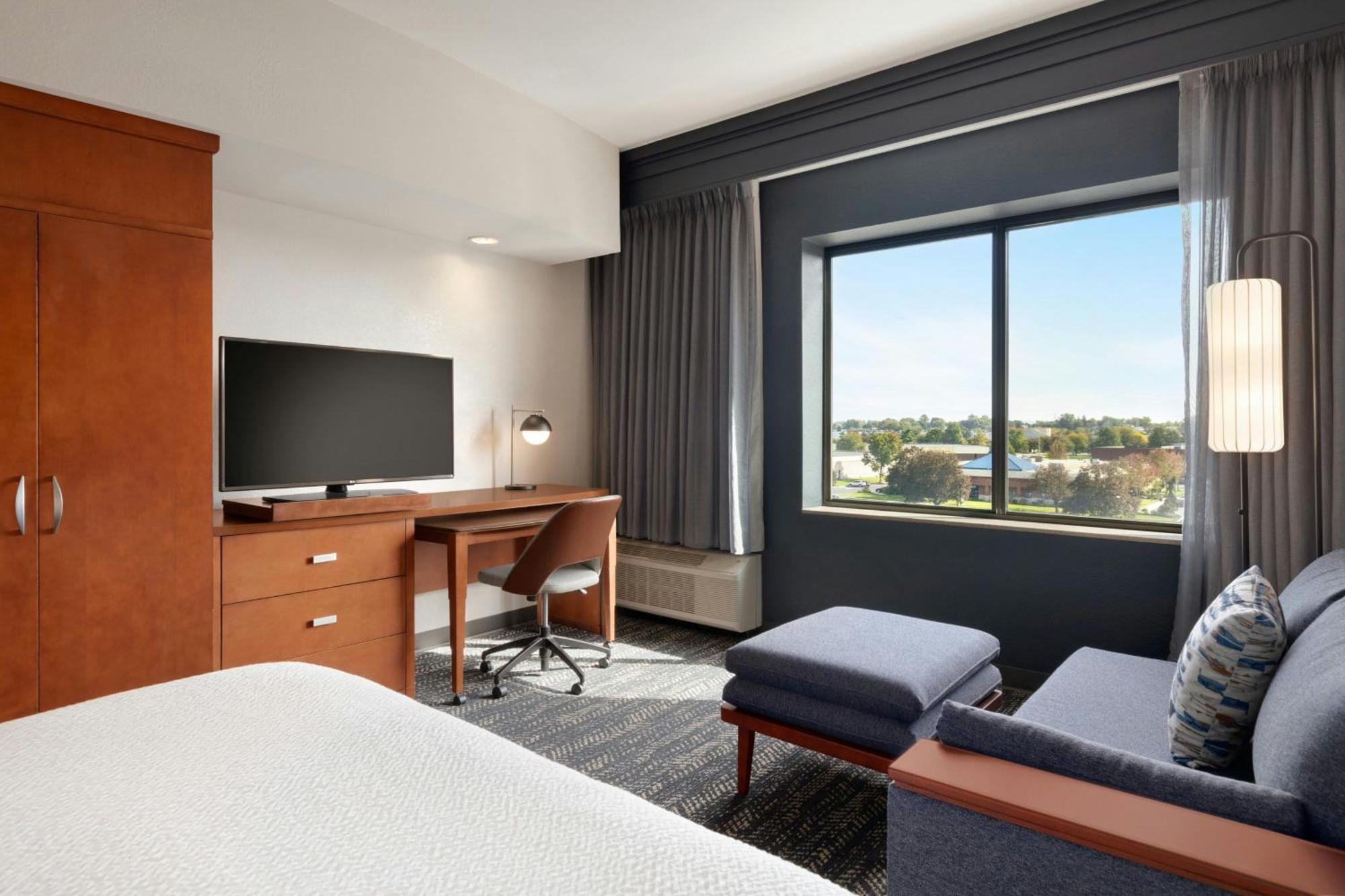 Courtyard Lancaster Hotel Fertility Екстериор снимка