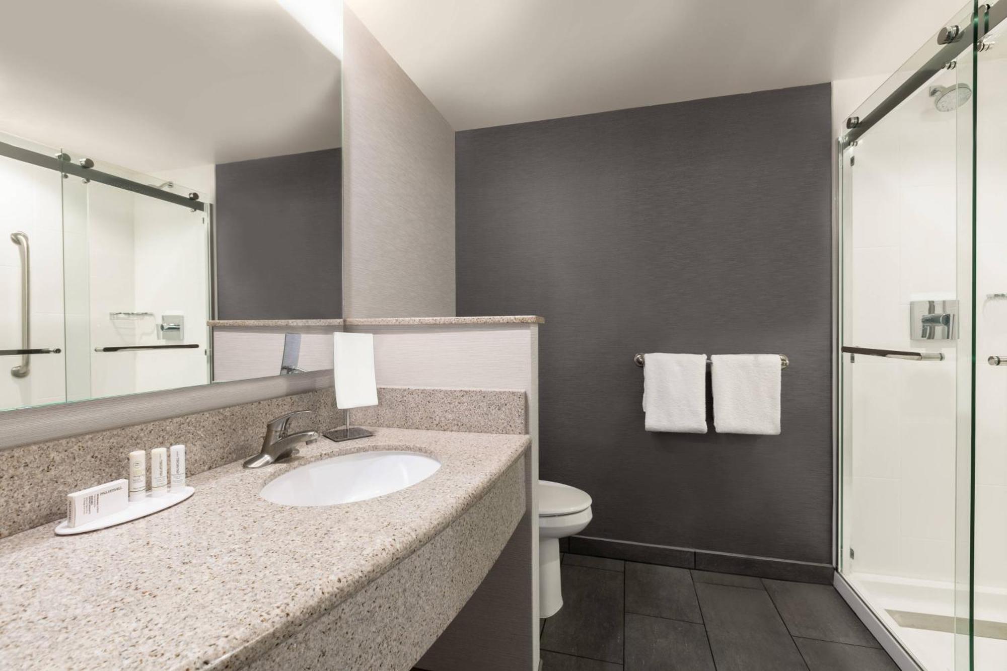 Courtyard Lancaster Hotel Fertility Екстериор снимка