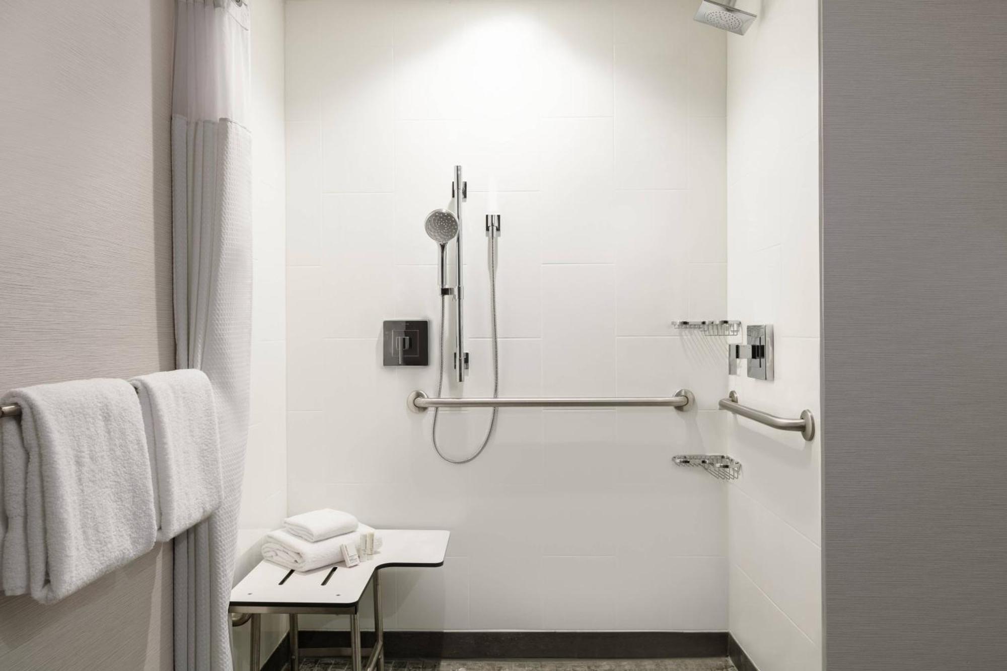 Courtyard Lancaster Hotel Fertility Екстериор снимка