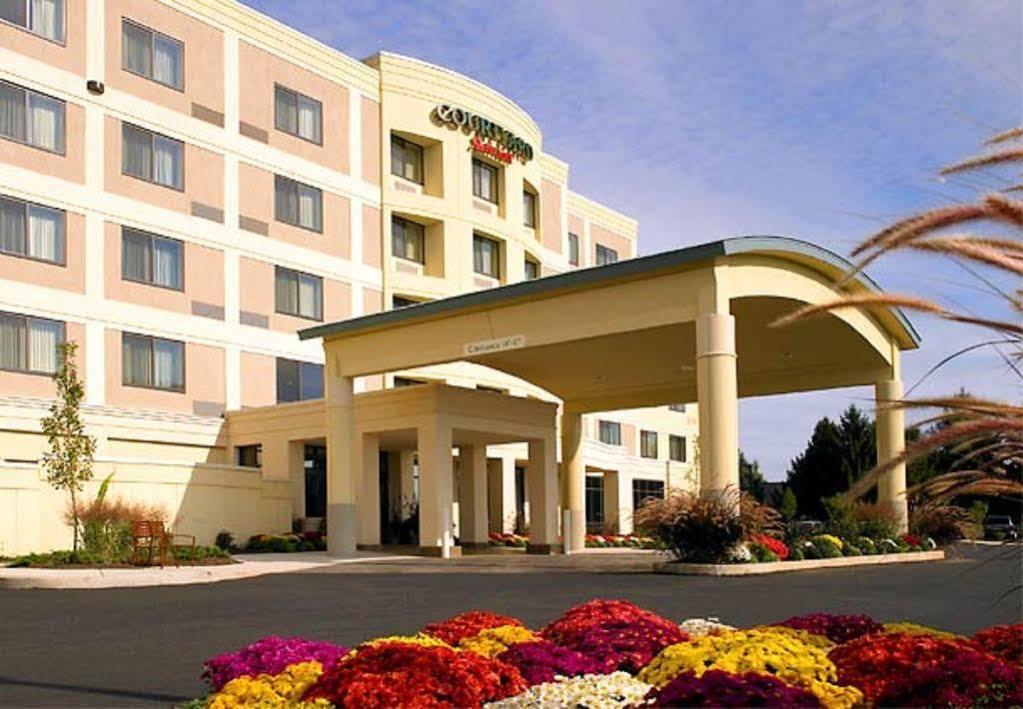 Courtyard Lancaster Hotel Fertility Екстериор снимка