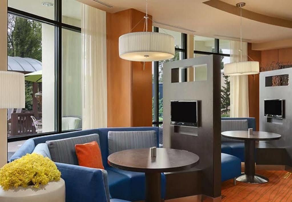 Courtyard Lancaster Hotel Fertility Екстериор снимка