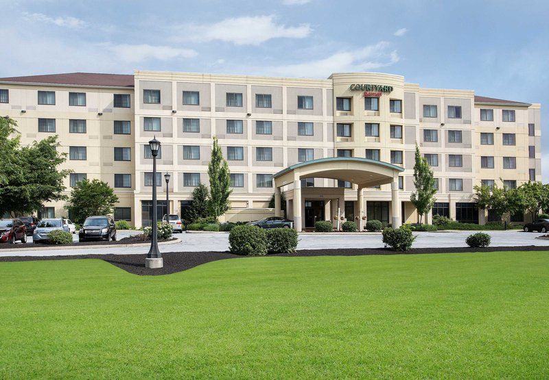 Courtyard Lancaster Hotel Fertility Екстериор снимка